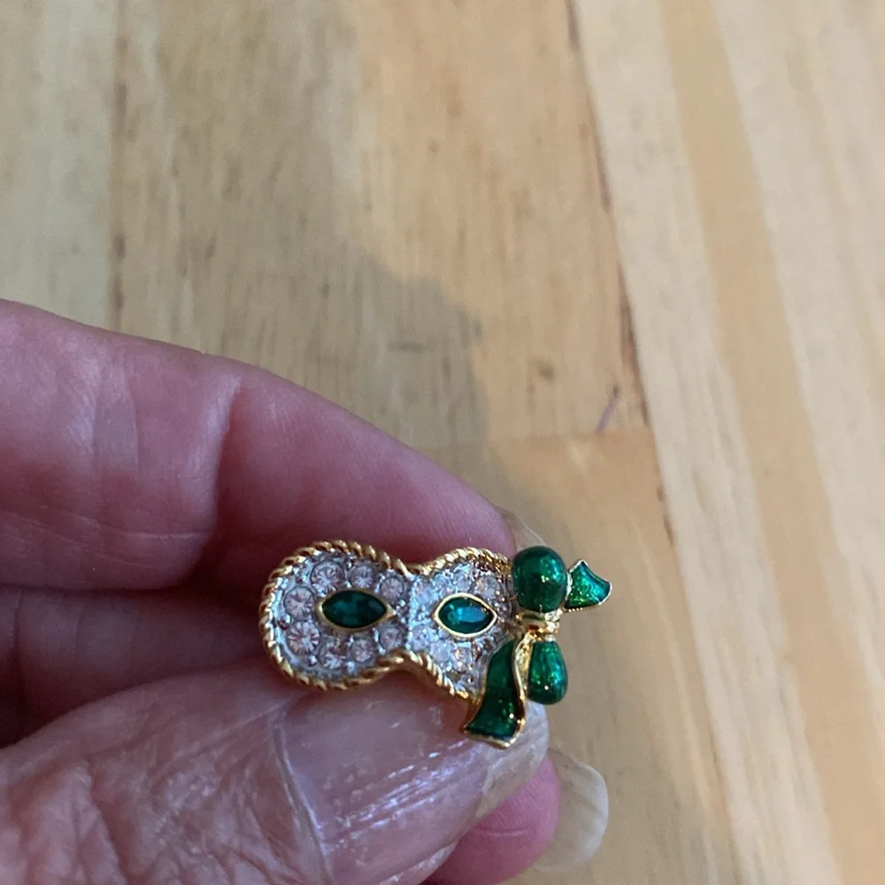 Beautiful genuine Swarovski clear & green crystal masquerade pin brooch. Stamped